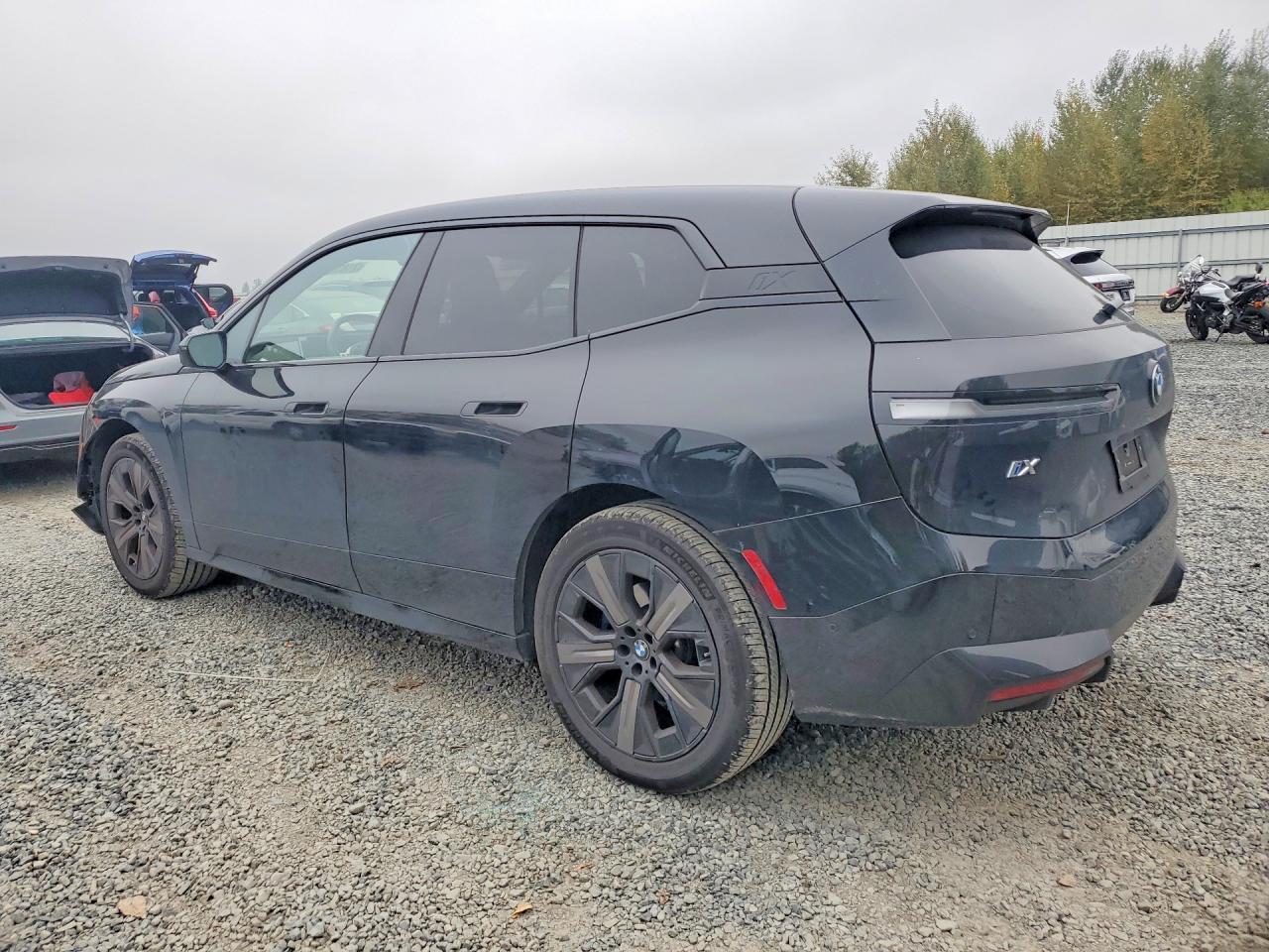 2025 BMW Ix xDrive50 - zdjęcie 2