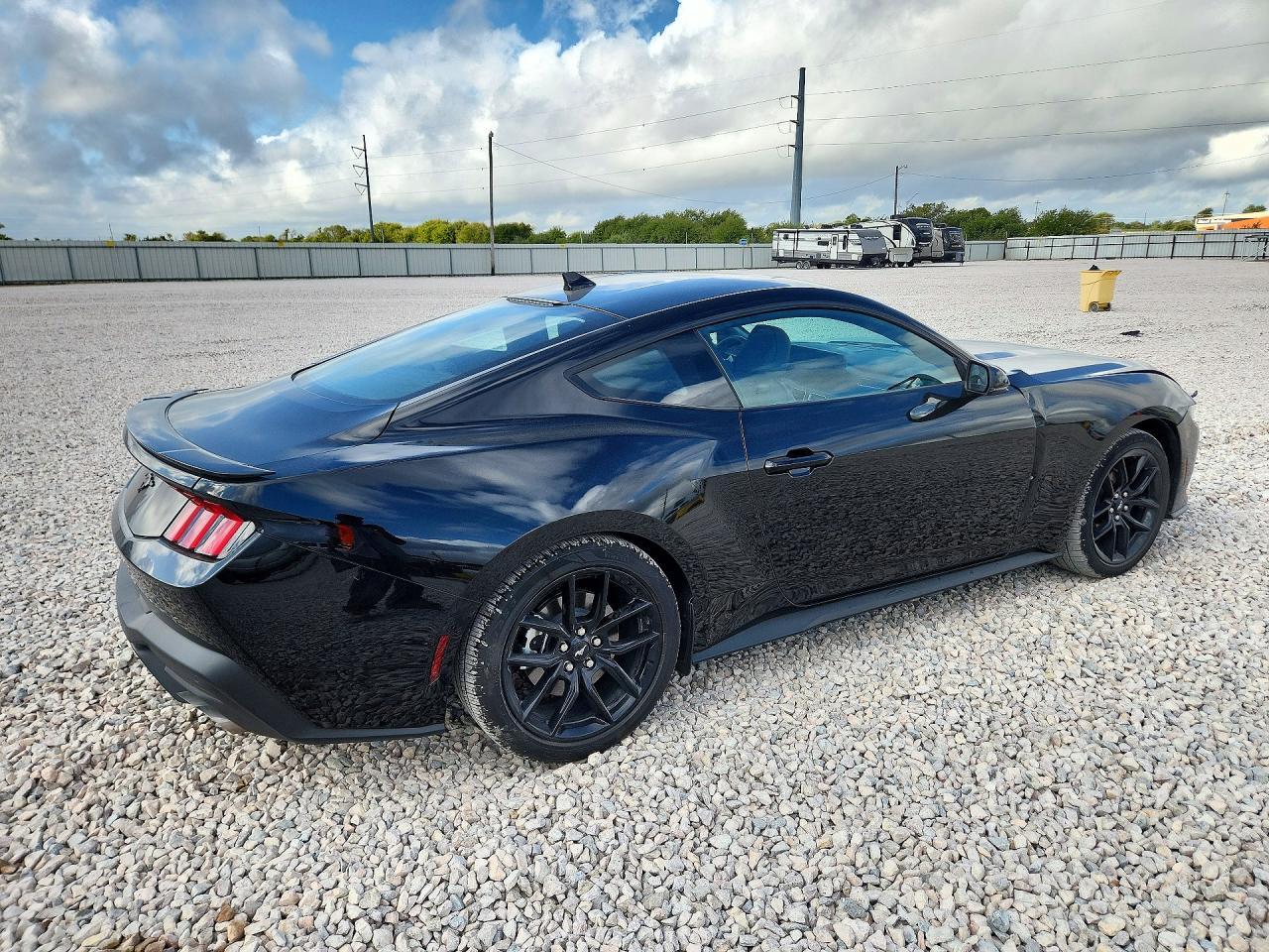 2026 Ford Mustang - zdjęcie 3