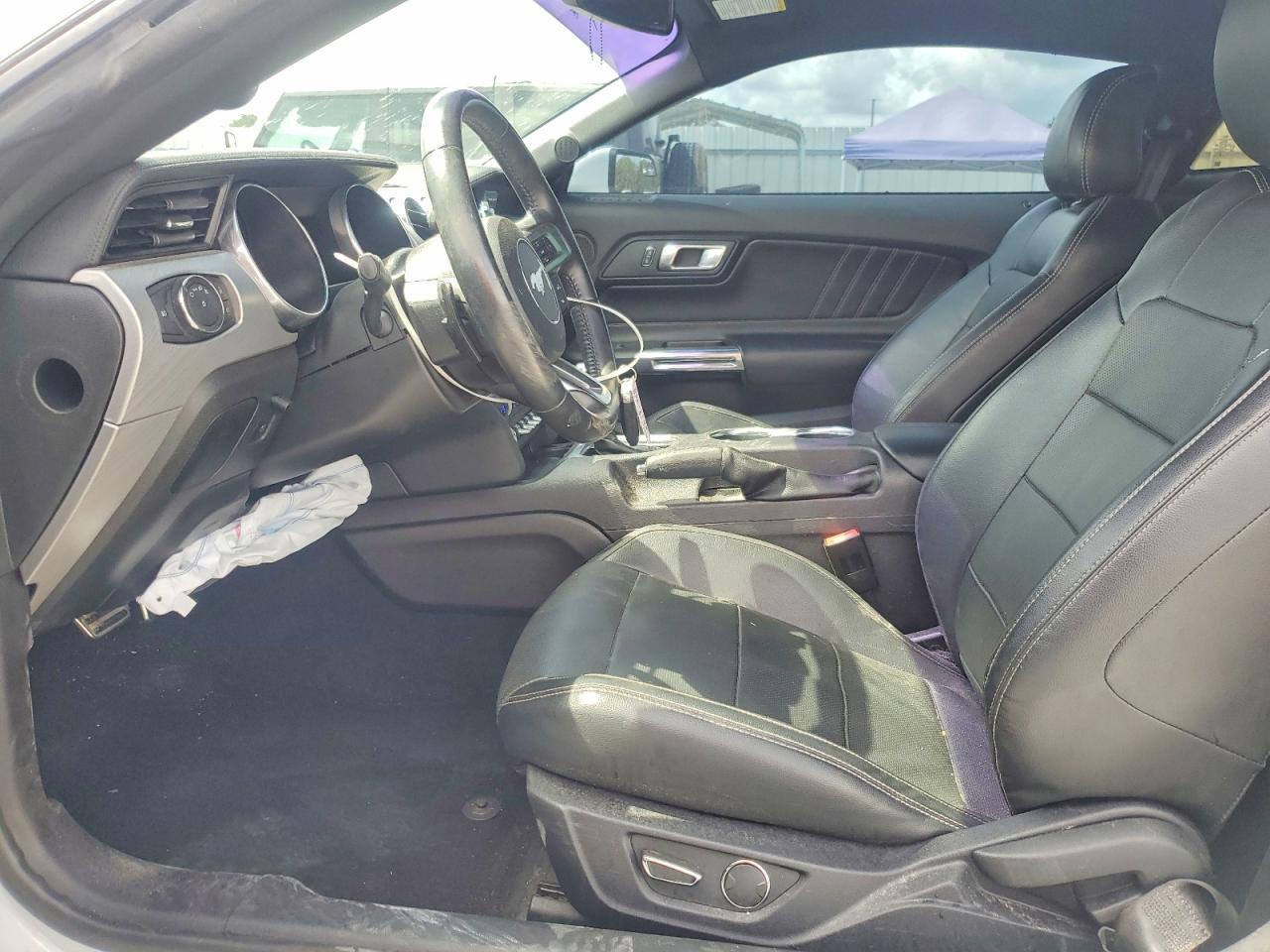 2019 Ford Mustang - zdjęcie 7