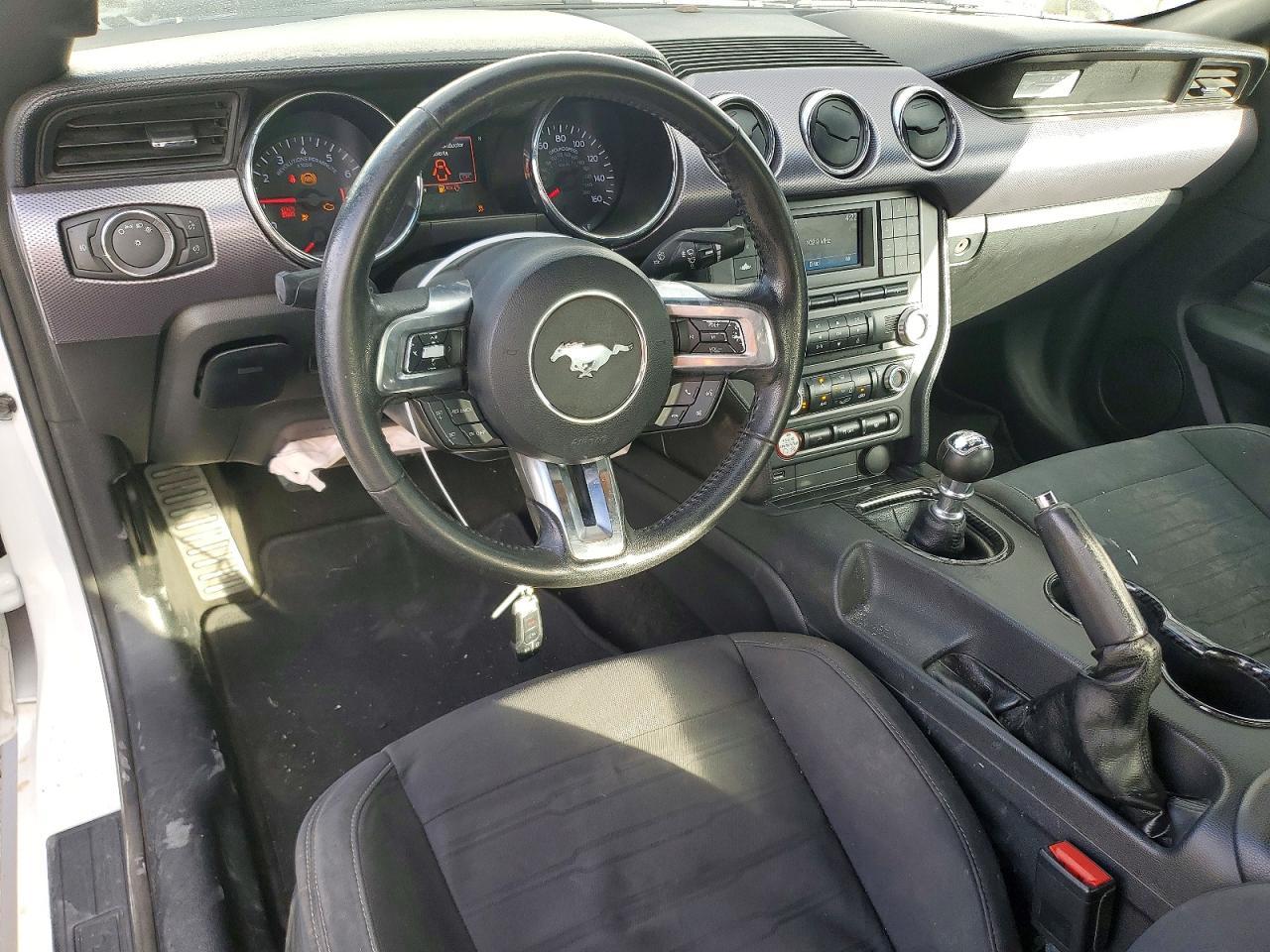 2016 Ford Mustang - zdjęcie 8