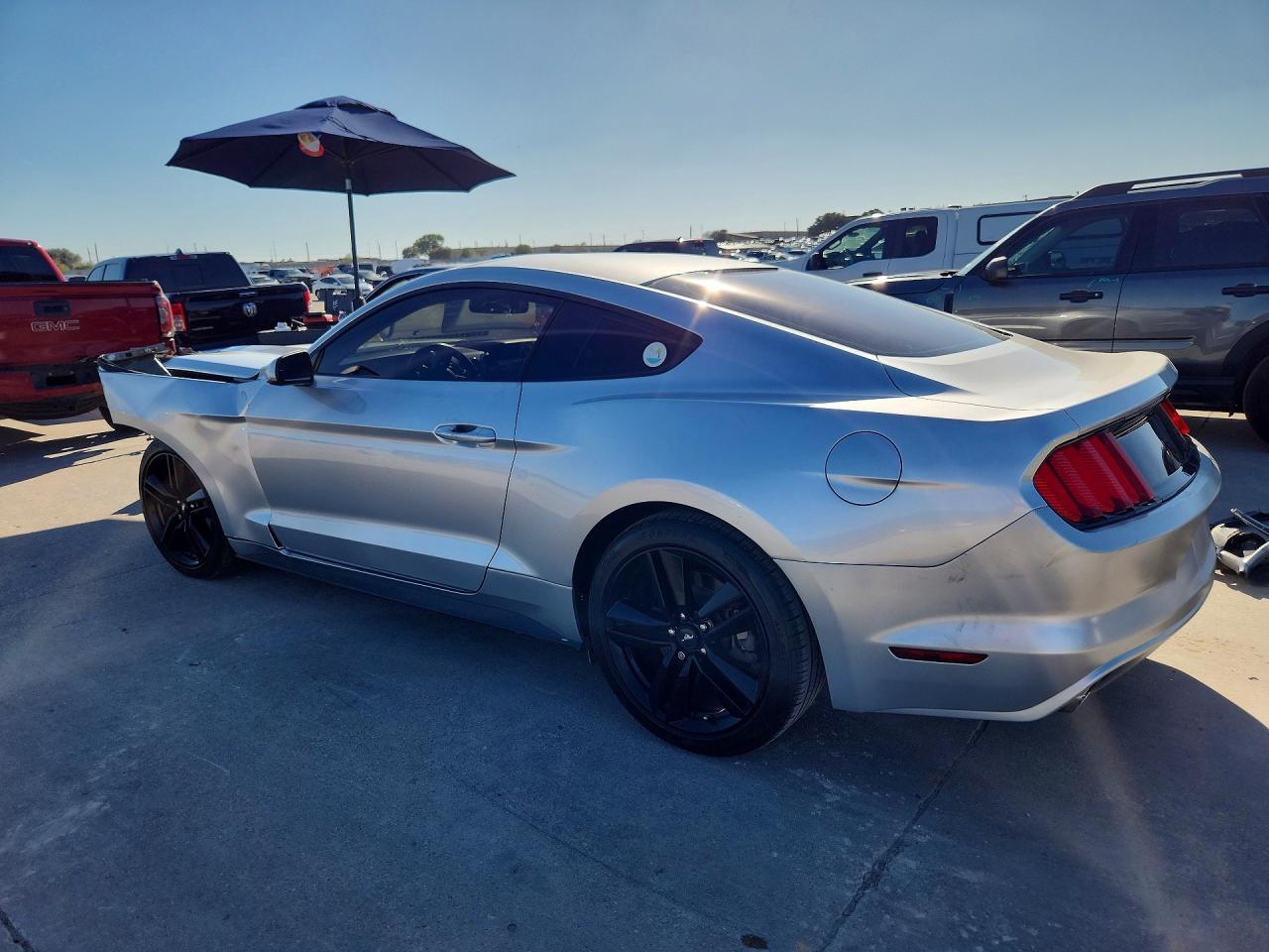 2015 Ford Mustang - zdjęcie 2