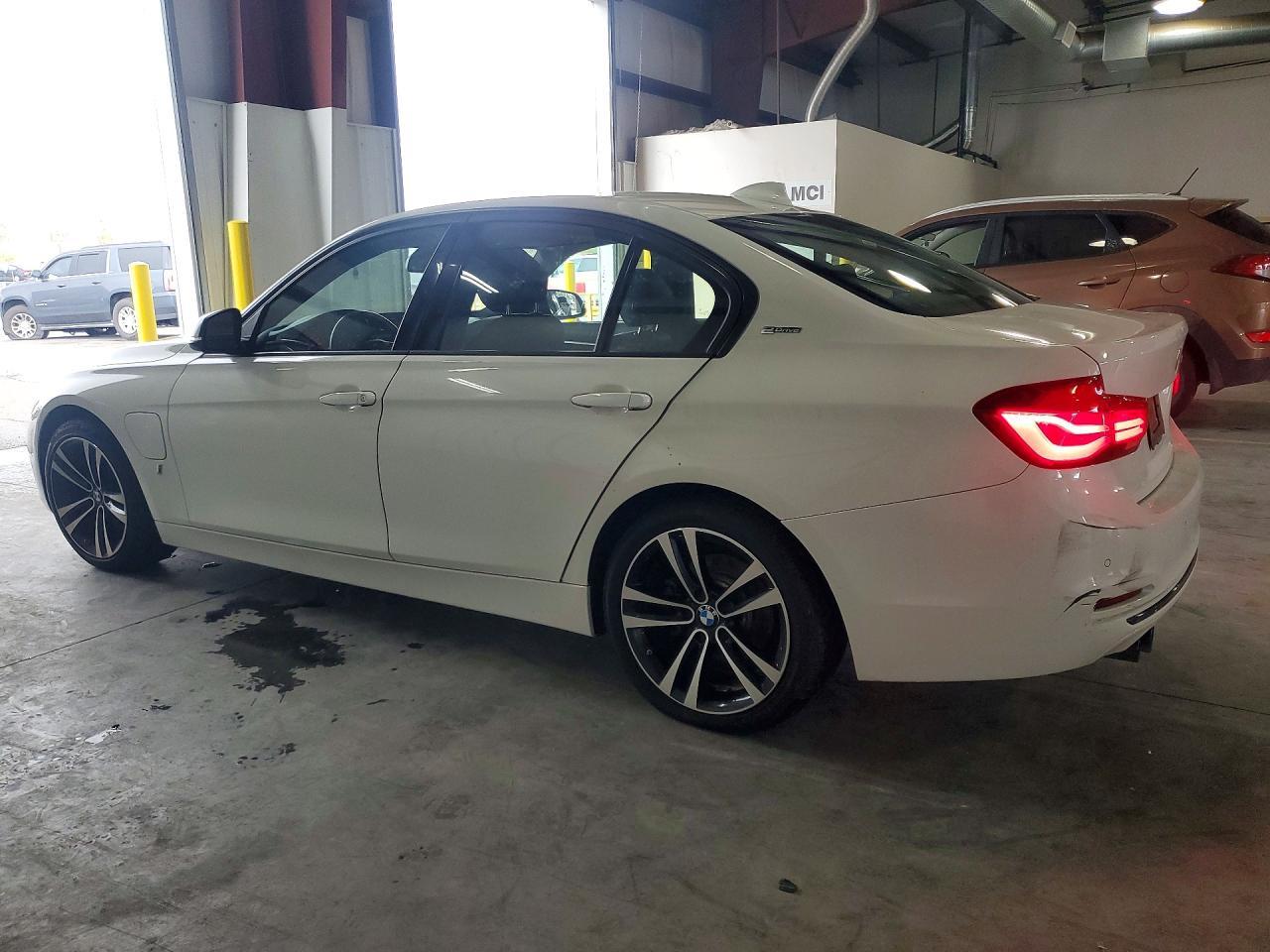 2018 BMW 330E - zdjęcie 2