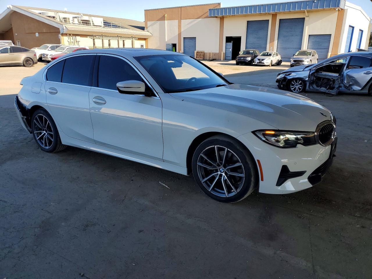 2019 BMW 330I - zdjęcie 4