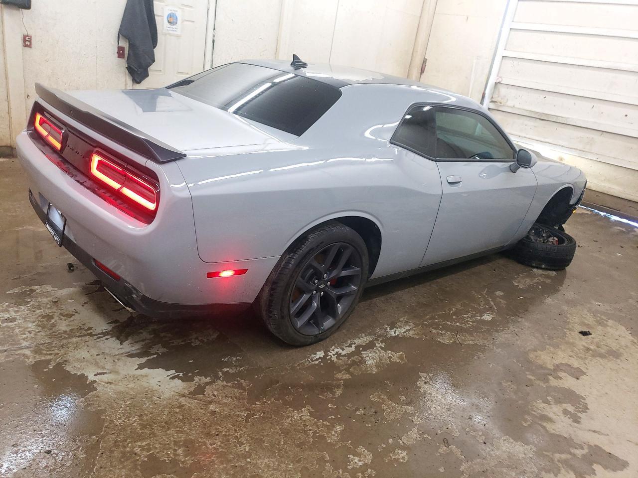 2021 Dodge Challenger Sxt - zdjęcie 3