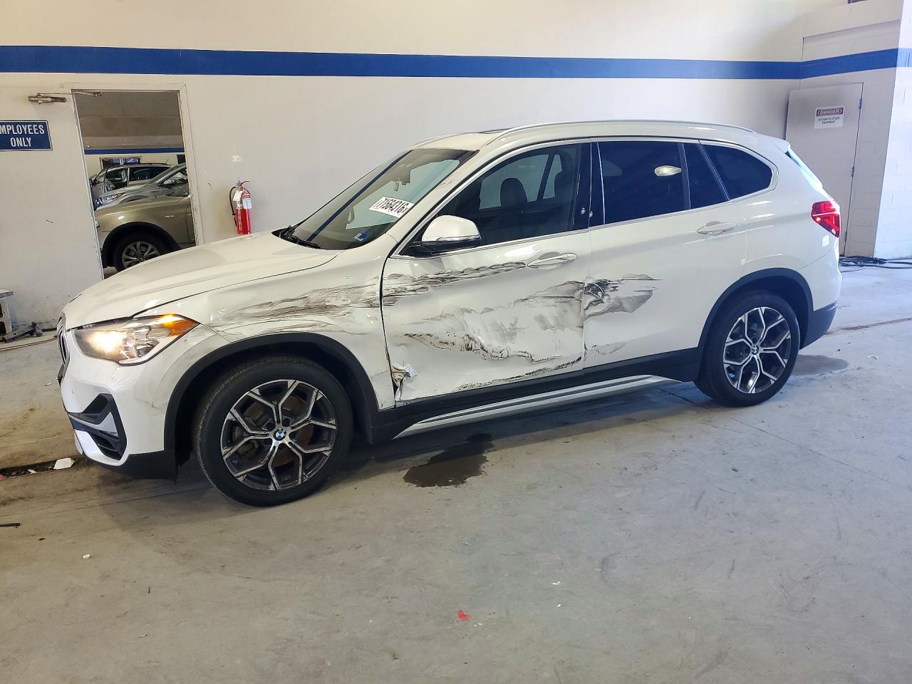 2020 BMW X1 xDrive28I - zdjęcie główne