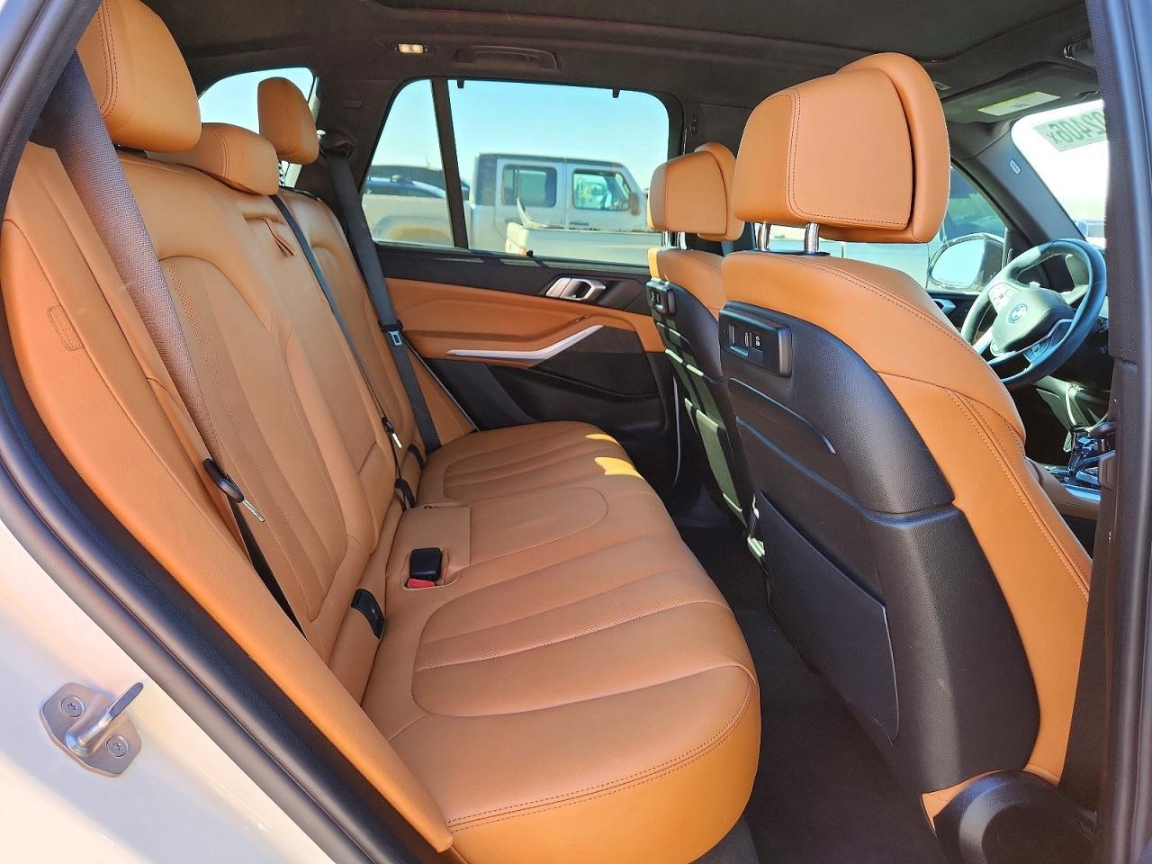 2022 BMW X5 xDrive45E - zdjęcie 11