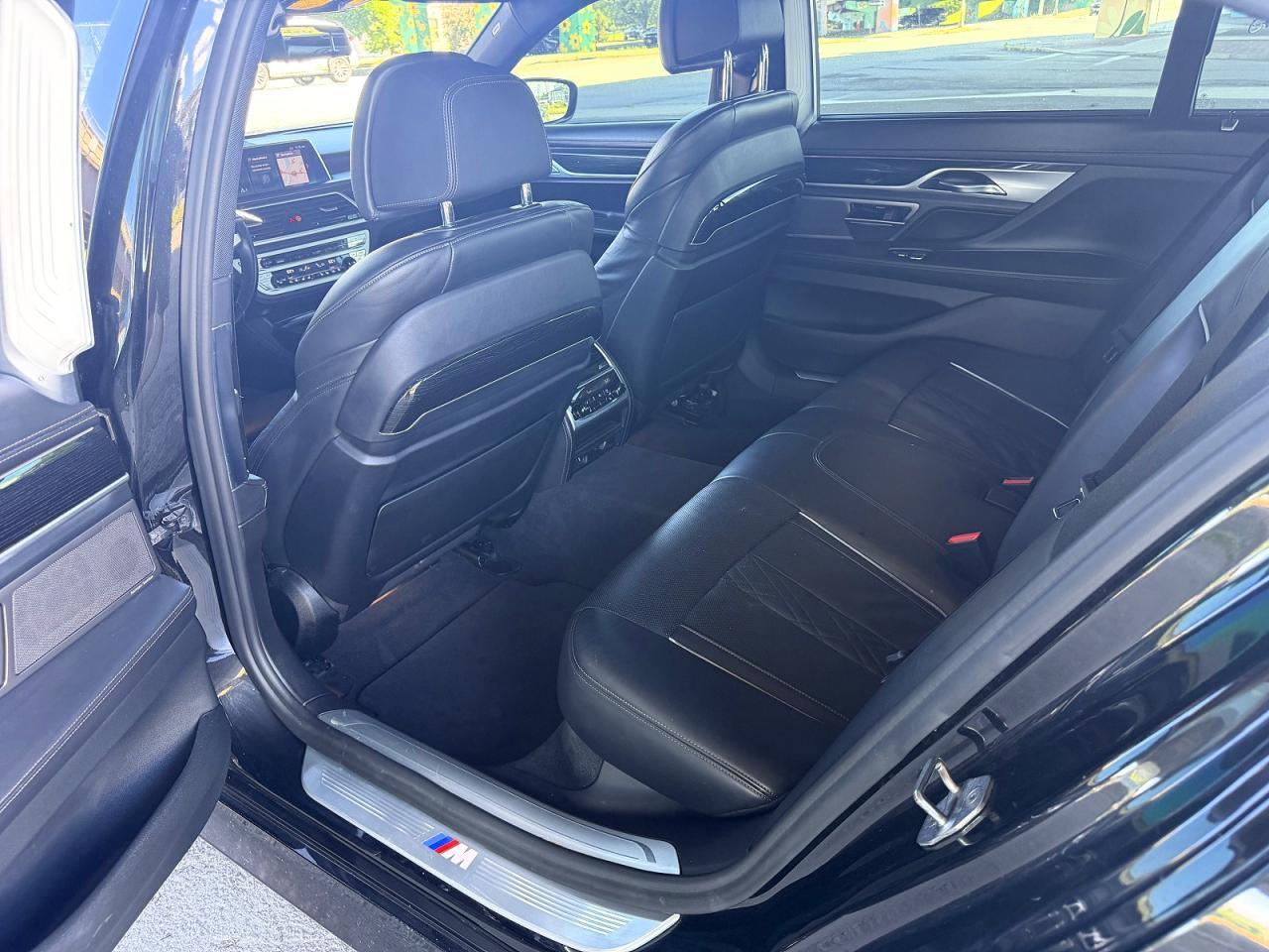 2019 BMW Seria 7 B7 - zdjęcie 12