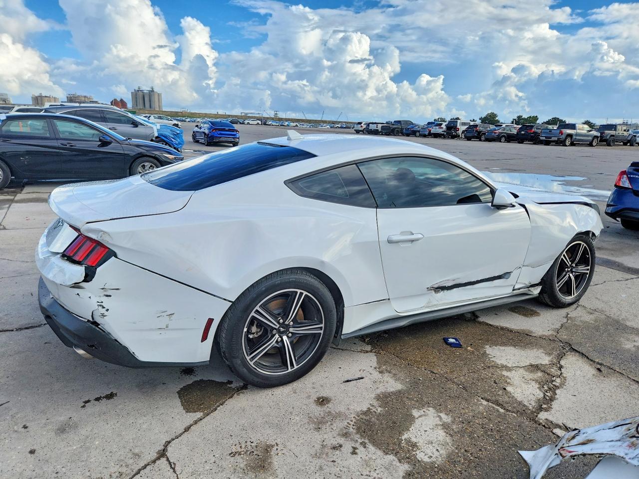 2024 Ford Mustang - zdjęcie 3