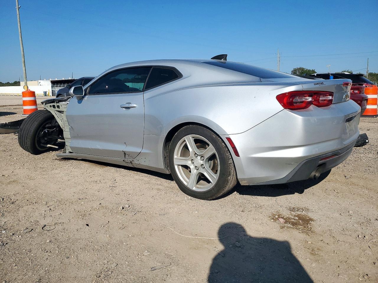 2019 Chevrolet Camaro Ls - zdjęcie 2