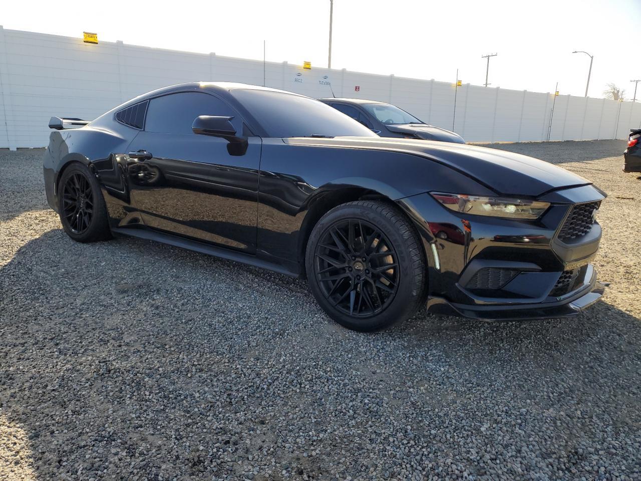 2025 Ford Mustang - zdjęcie 4