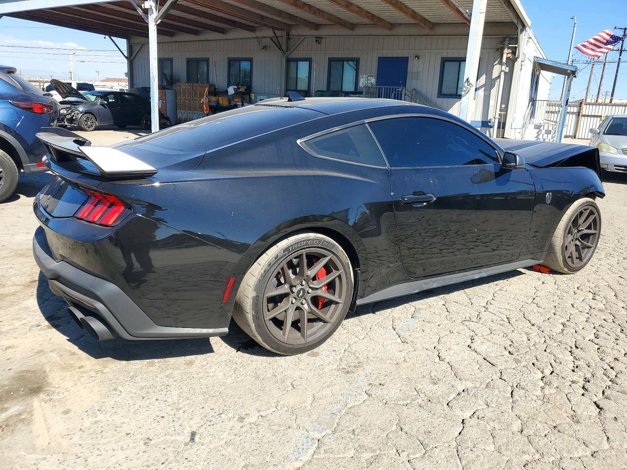 2026 Ford Mustang Dark Horse - zdjęcie 3