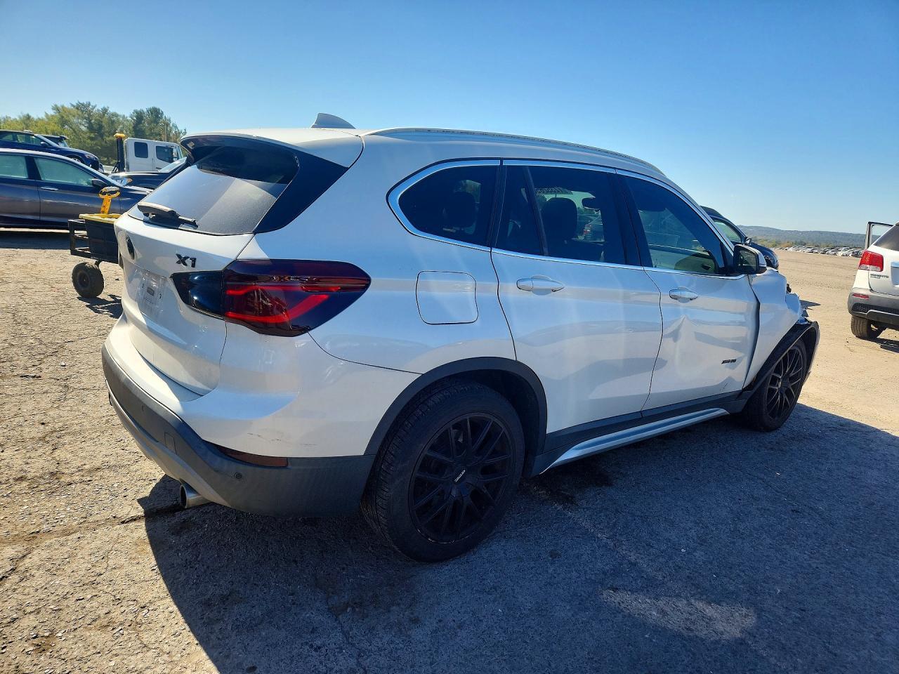 2016 BMW X1 xDrive28I - zdjęcie 3