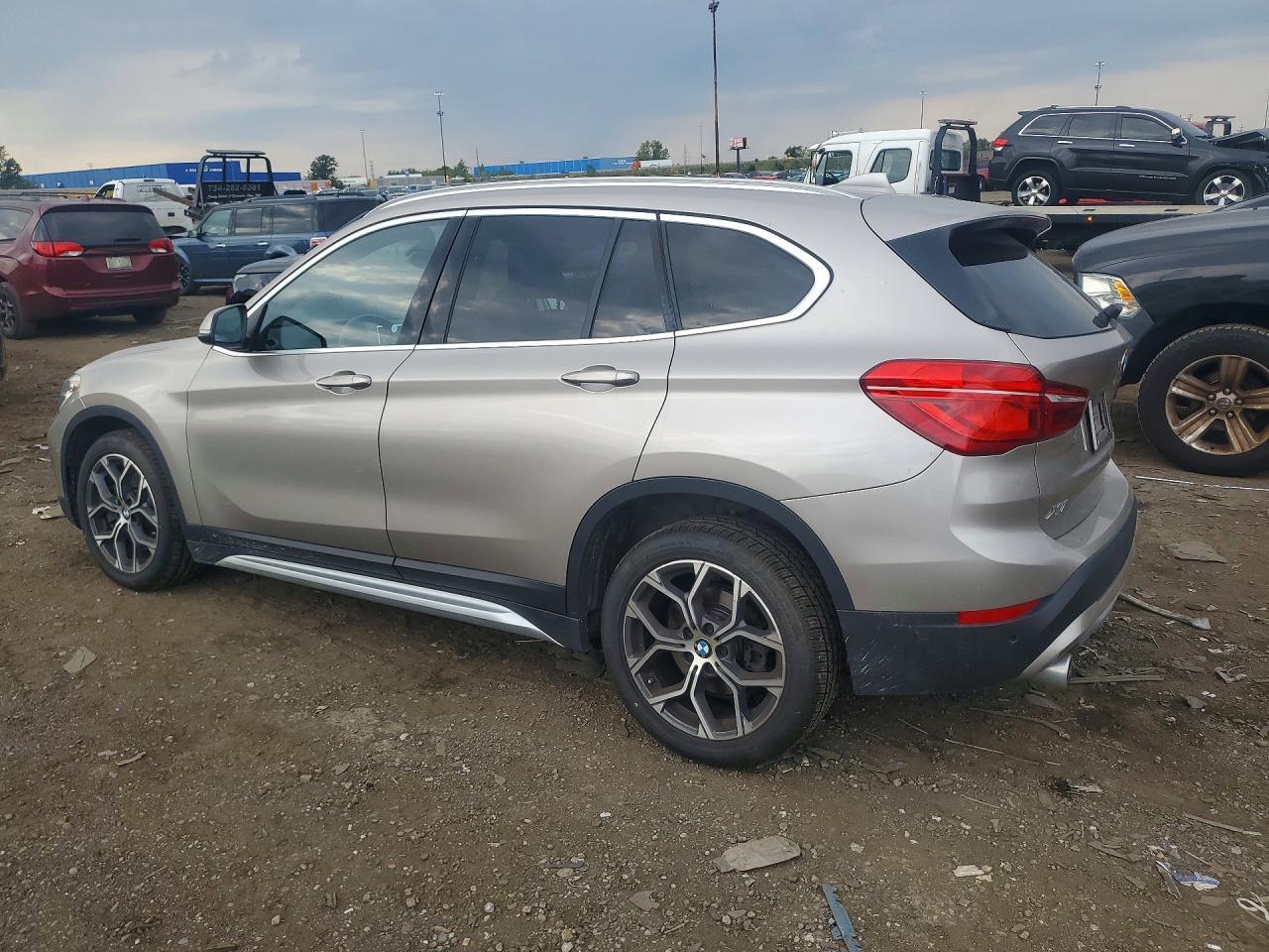 2021 BMW X1 xDrive28I - zdjęcie 2