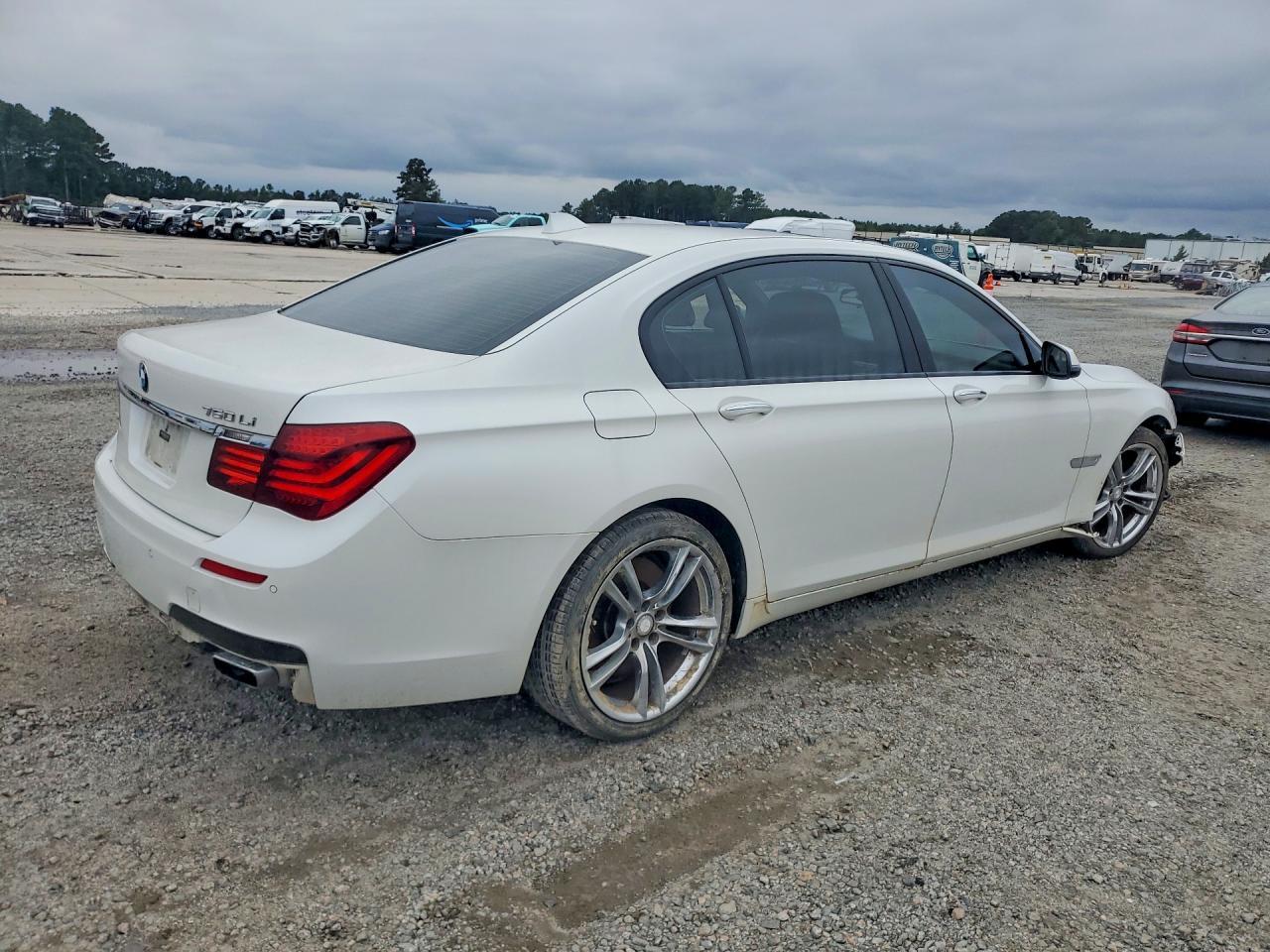 2015 BMW 750 Li - zdjęcie 3