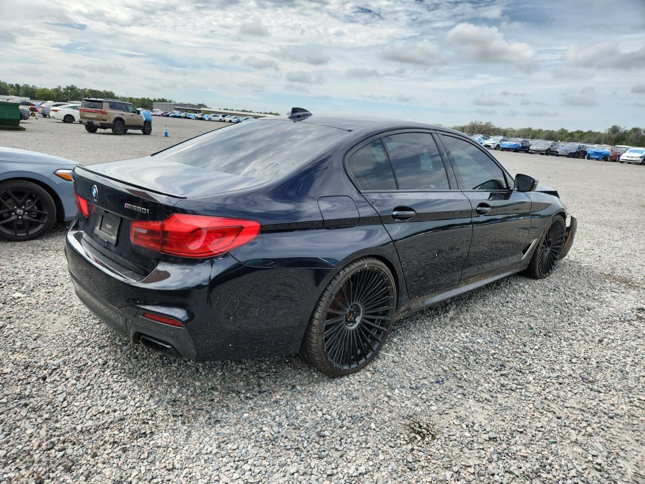 2019 BMW Seria 5 M550i - zdjęcie 3
