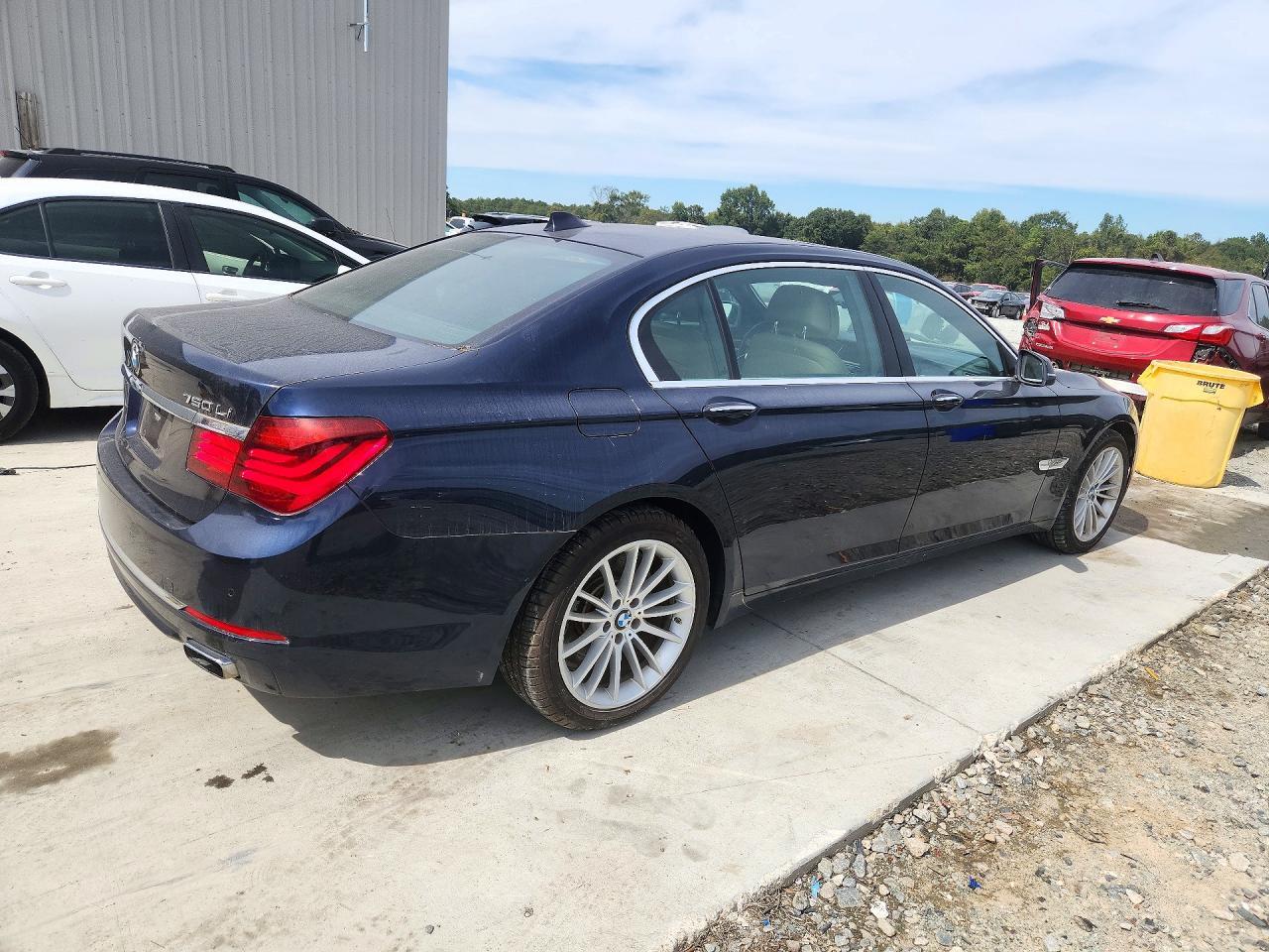2015 BMW 750 Li - zdjęcie 3