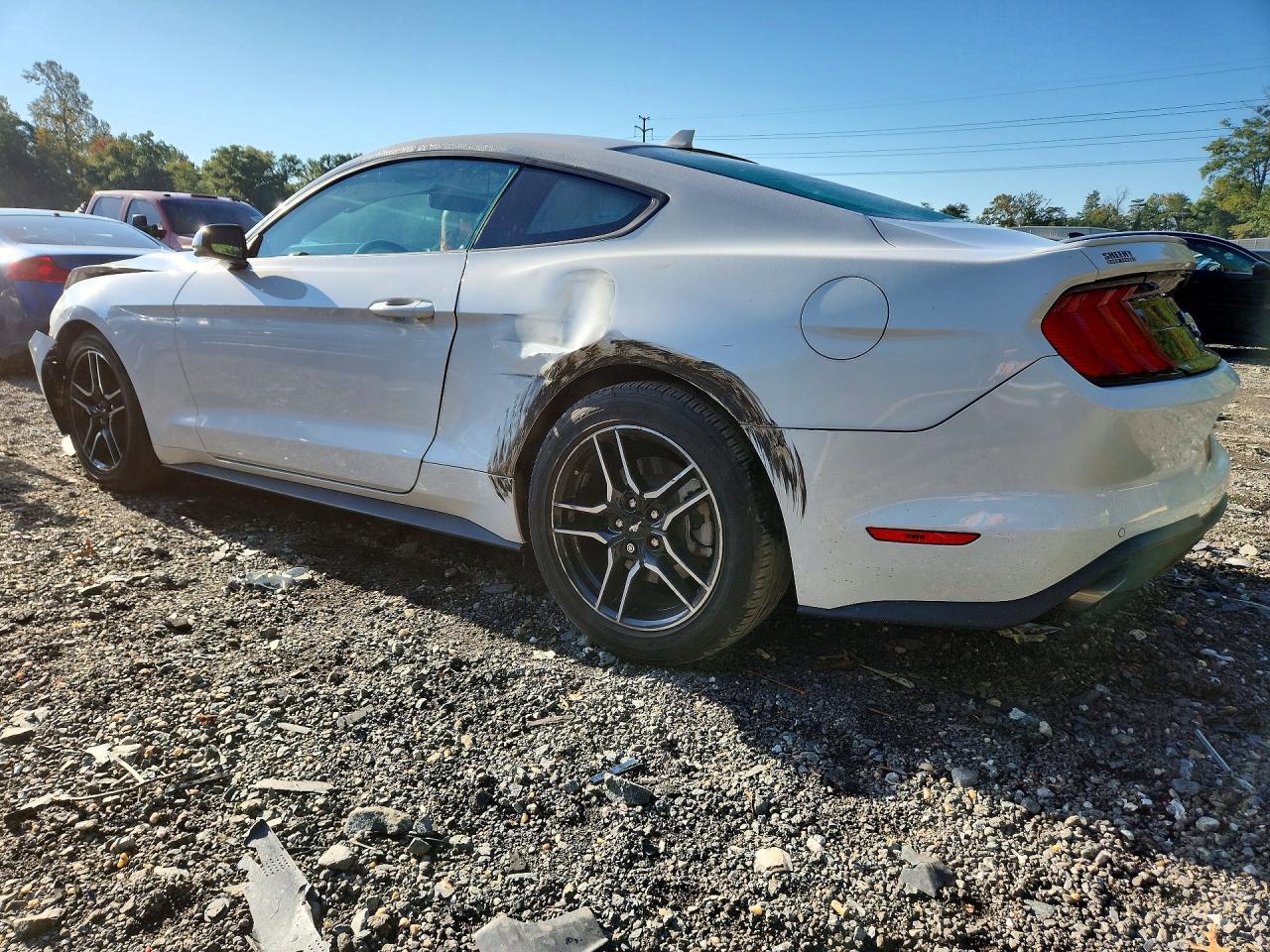 2022 Ford Mustang - zdjęcie 2