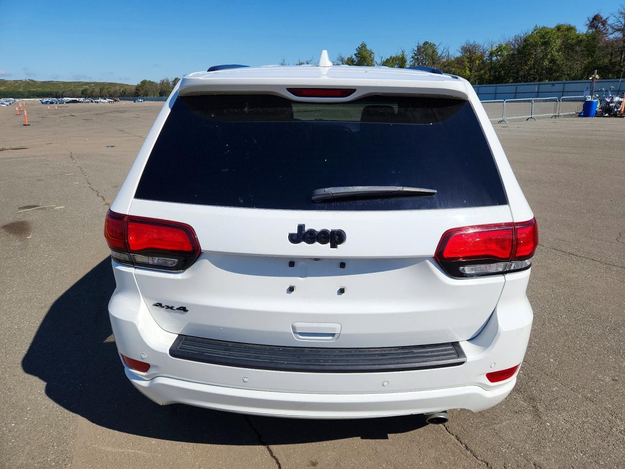2022 Jeep Grand Cherokee Laredo E - zdjęcie 6