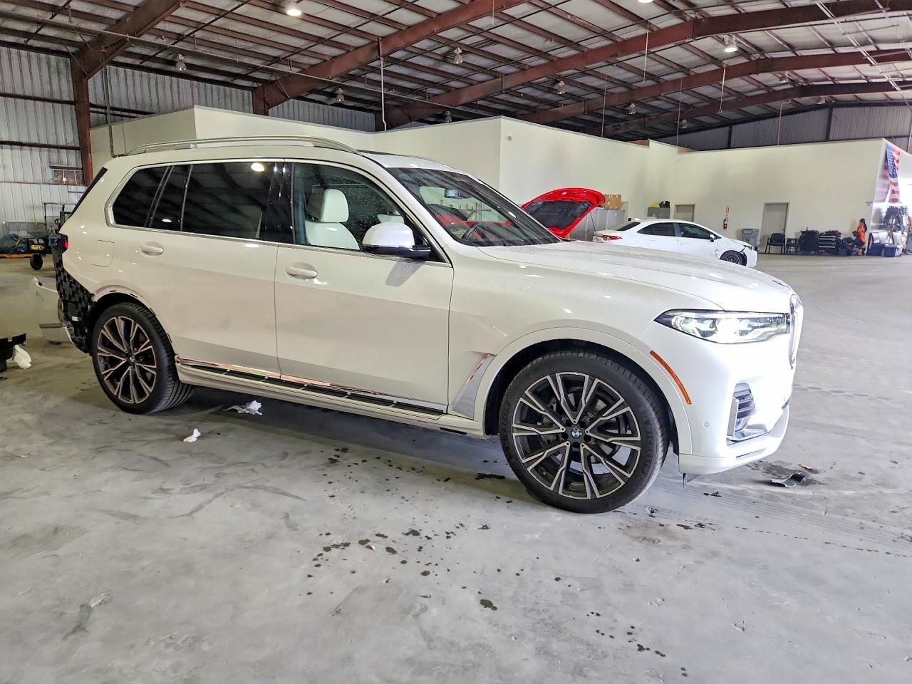 2021 BMW X7 xDrive40I - zdjęcie 4