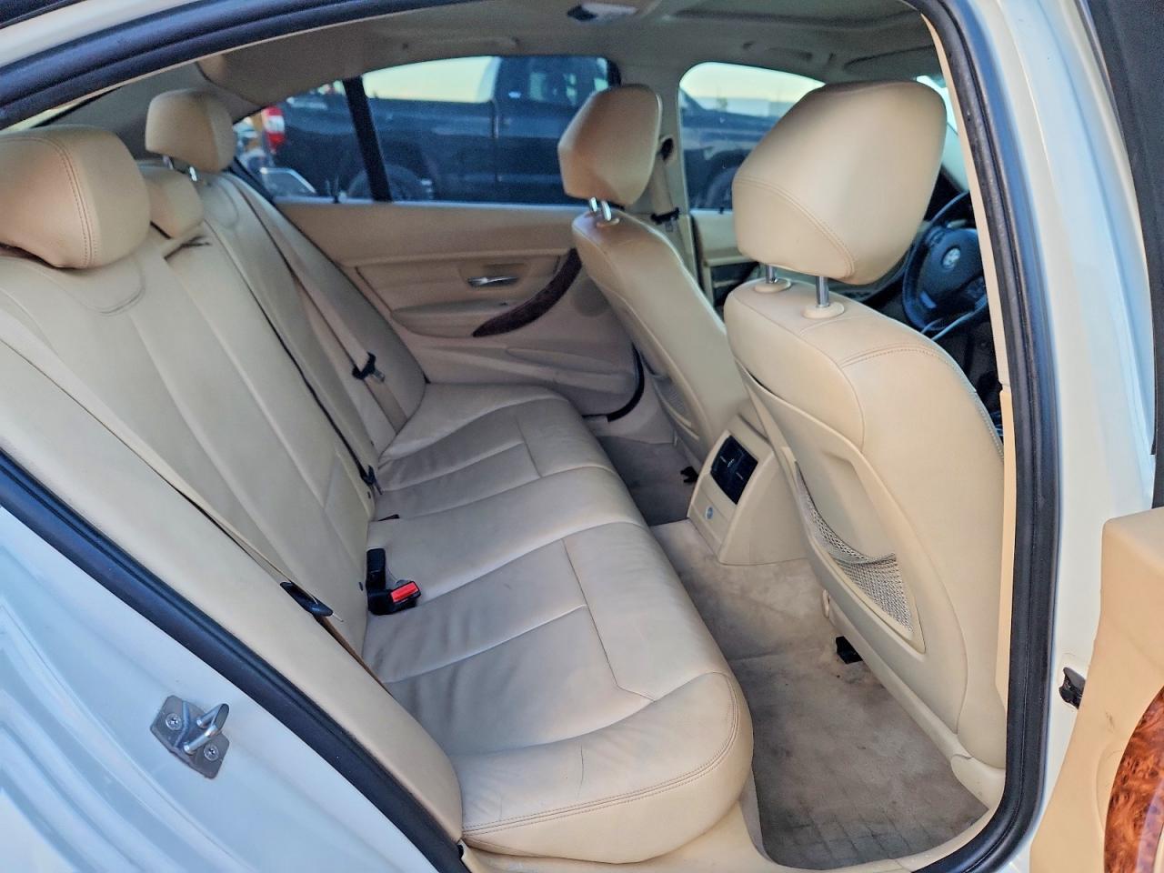 2013 BMW 320 I - zdjęcie 10