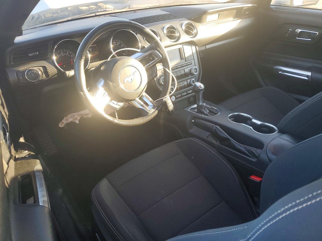 2015 Ford Mustang - zdjęcie 8