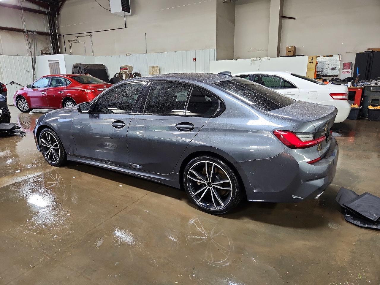 2019 BMW Seria 3 330i - zdjęcie 2