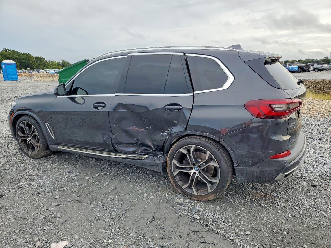 2021 BMW X5 xDrive40I - zdjęcie 2