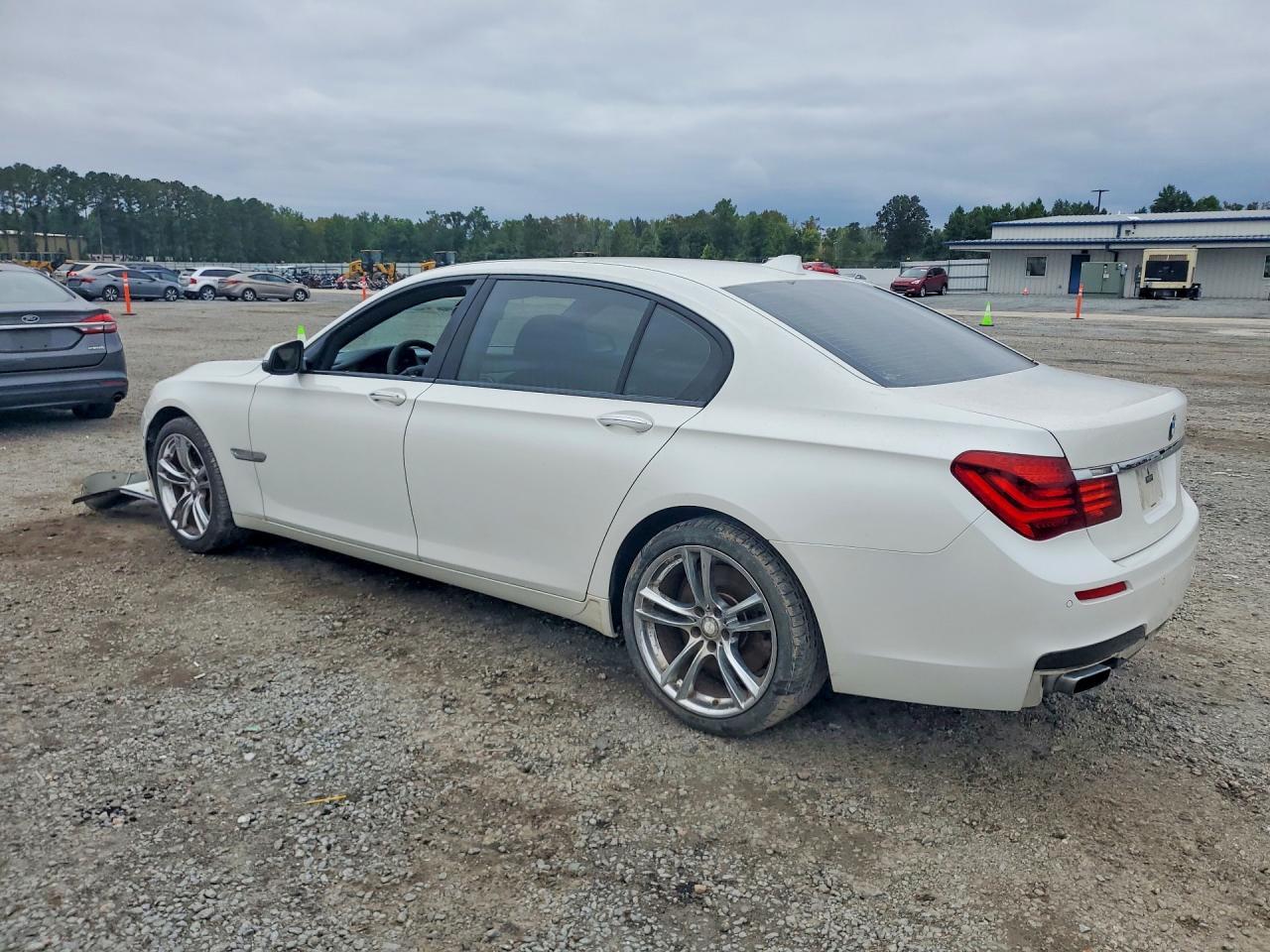 2015 BMW 750 Li - zdjęcie 2