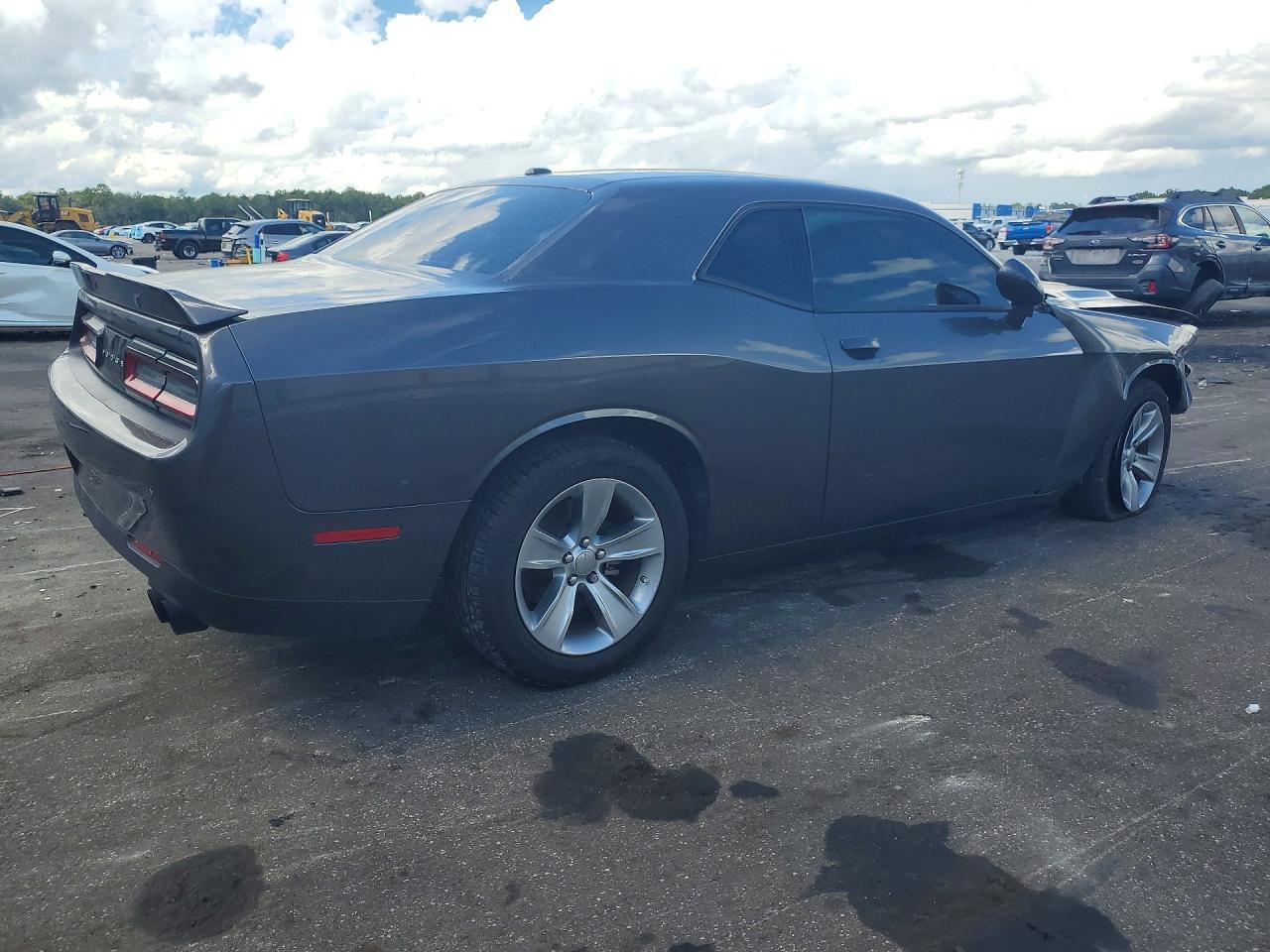 2022 Dodge Challenger Sxt - zdjęcie 3