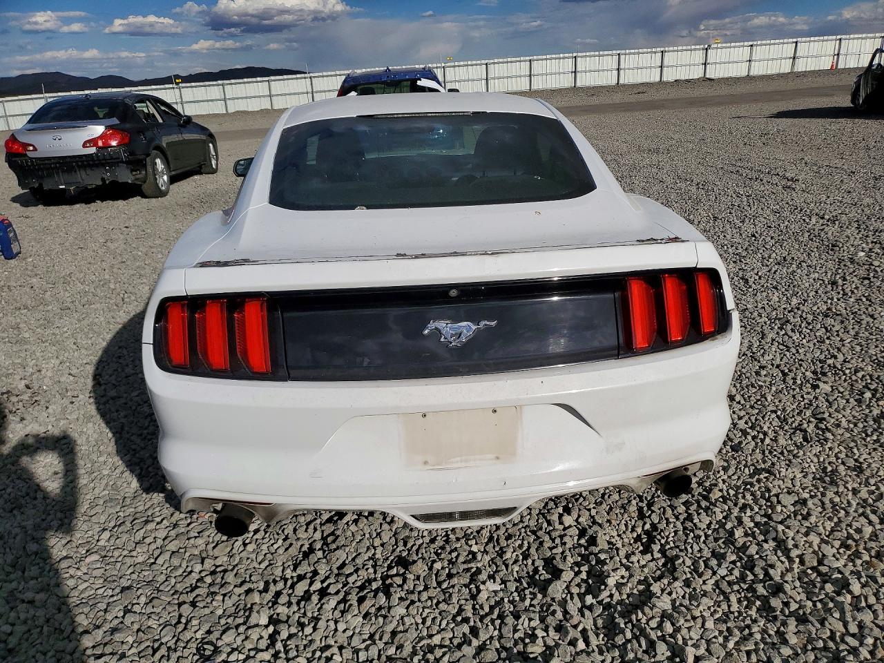 2016 Ford Mustang - zdjęcie 6