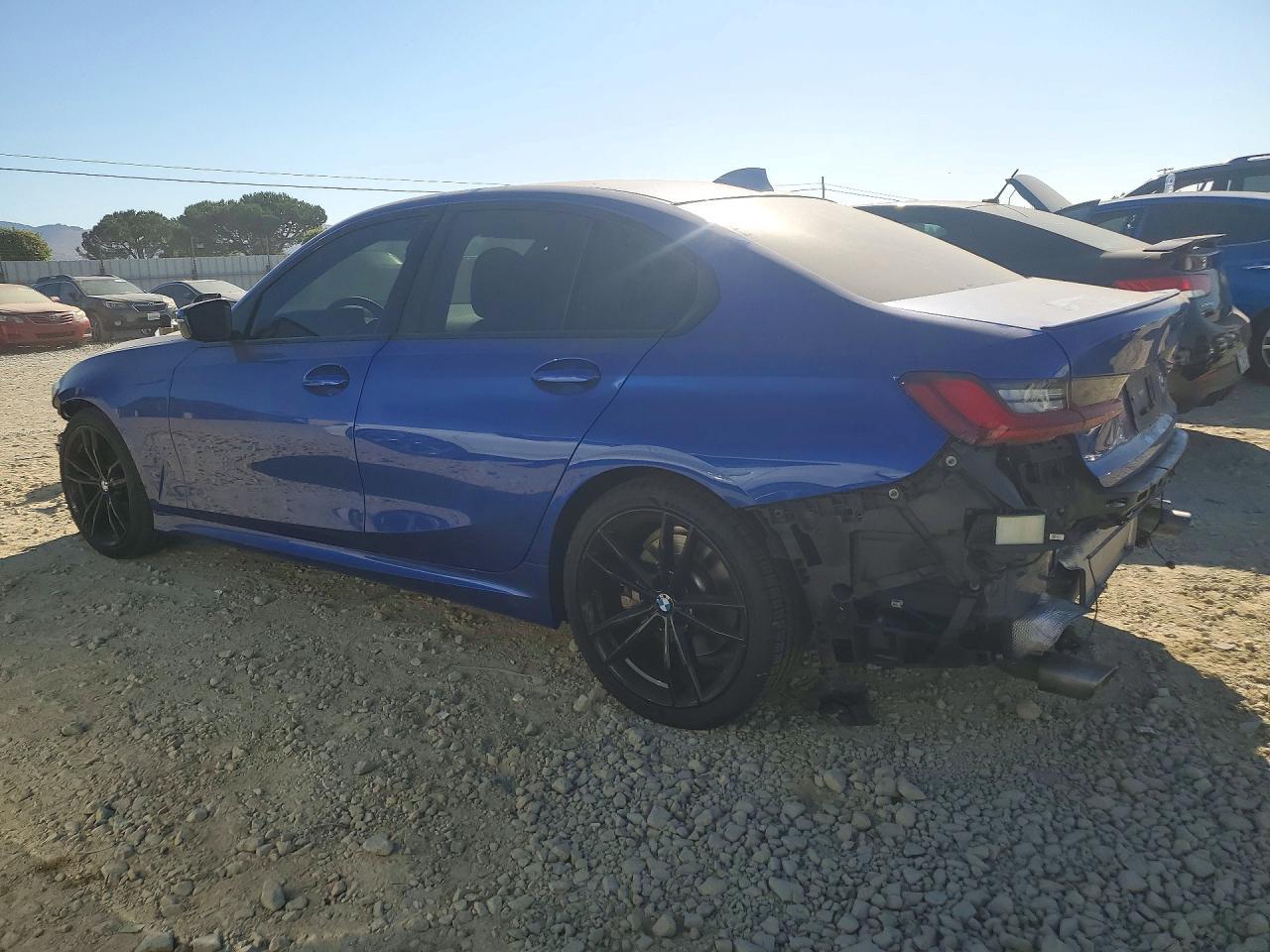 2022 BMW 330I - zdjęcie 2