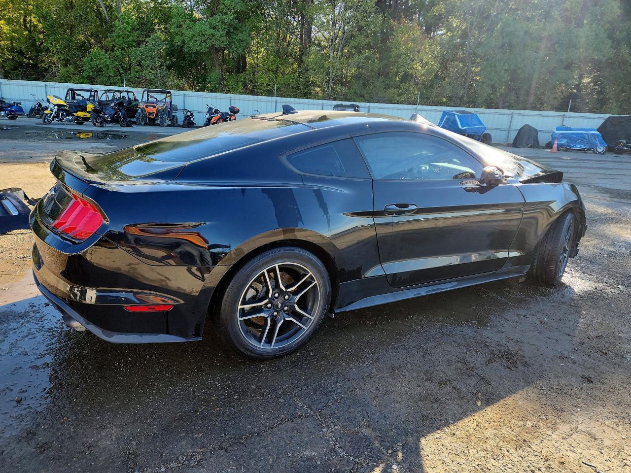 2020 Ford Mustang - zdjęcie 3