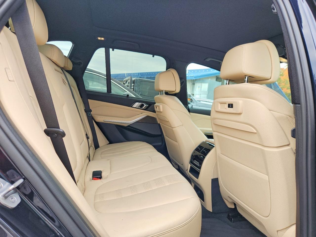 2021 BMW X5 xDrive40I - zdjęcie 11