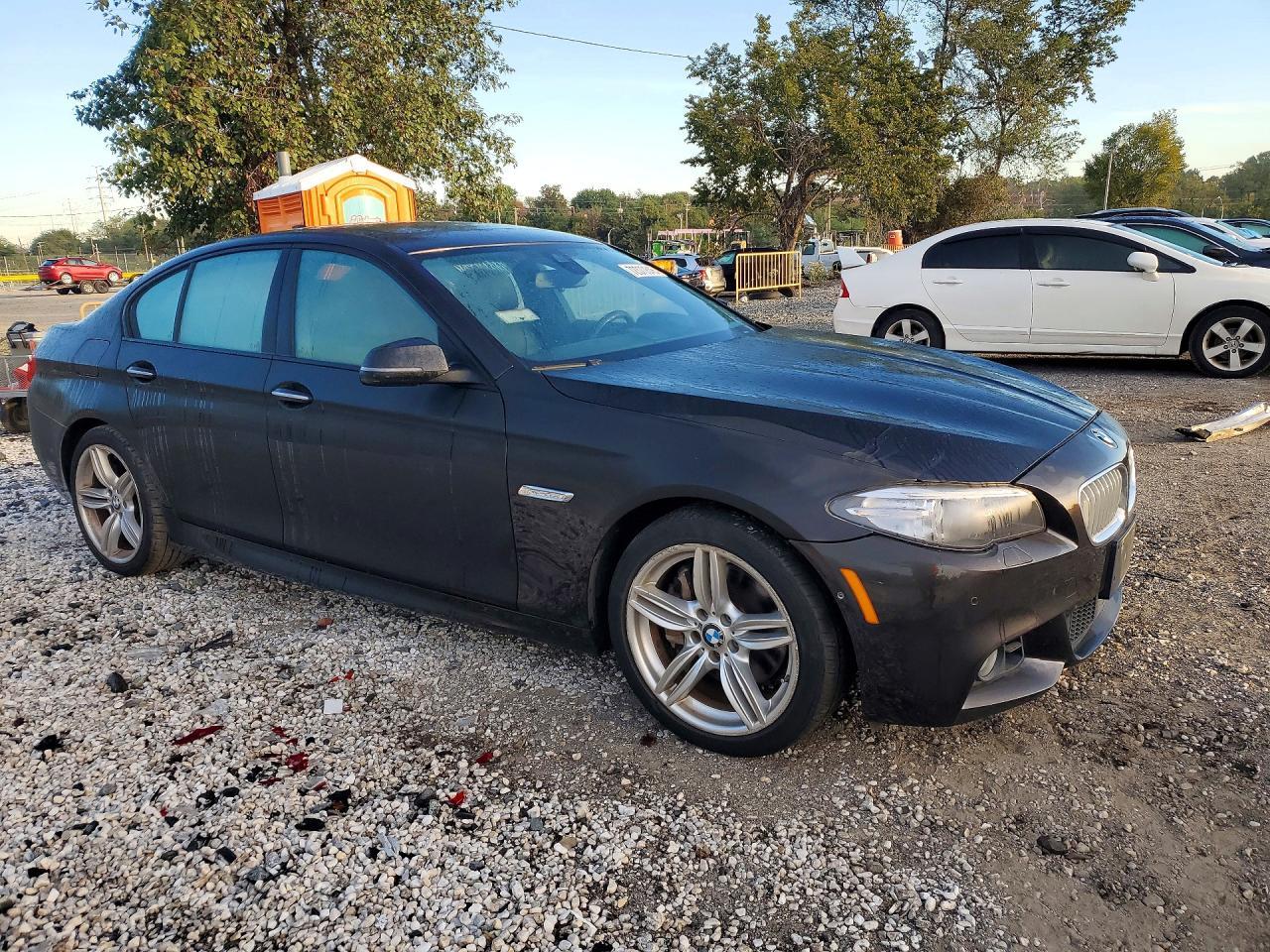 2015 BMW Seria 5 550i - zdjęcie 4