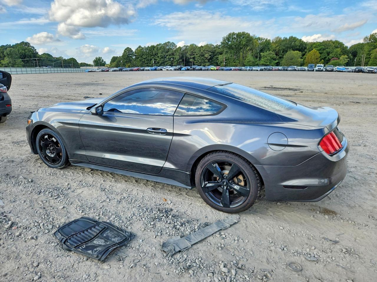2017 Ford Mustang - zdjęcie 2
