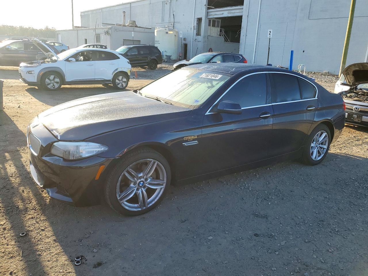 2015 BMW Seria 5 528i - zdjęcie główne
