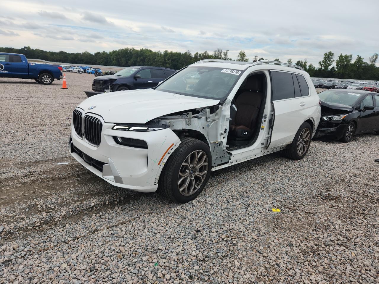 2023 BMW X7 xDrive40I - zdjęcie główne
