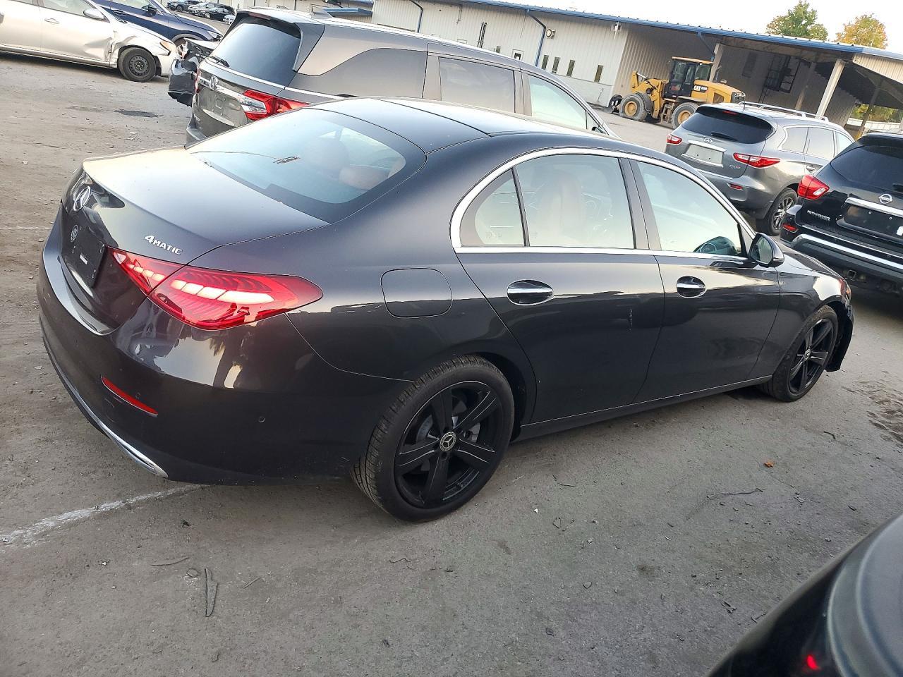 2023 Mercedes-Benz C 300 4Matic - zdjęcie 3