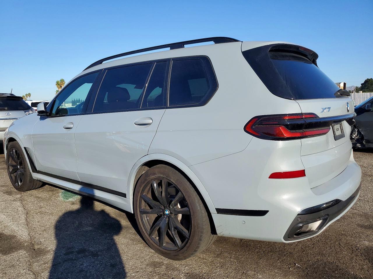 2025 BMW X7 xDrive40I - zdjęcie 2