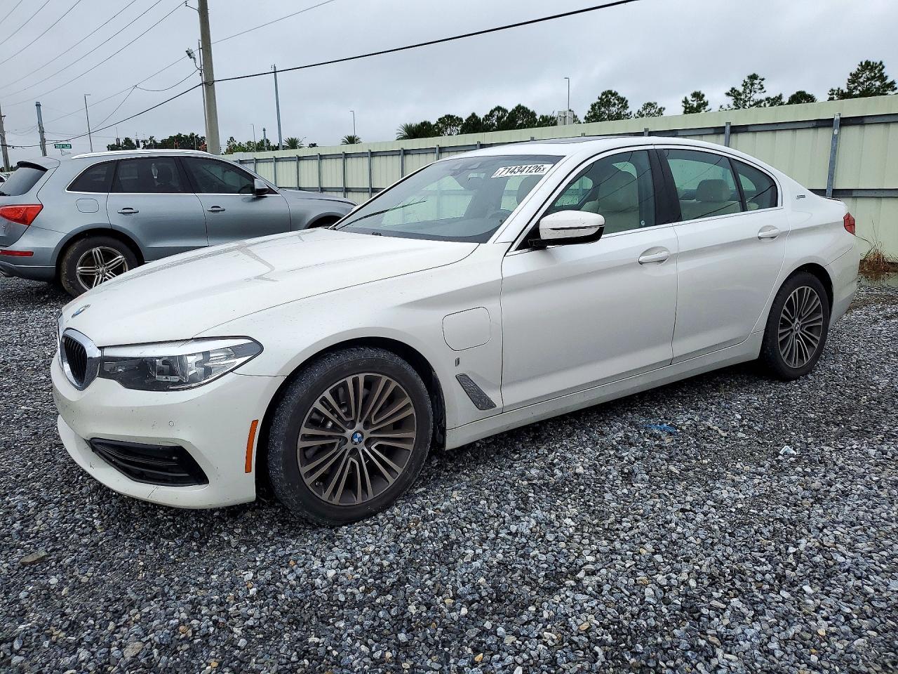 2019 BMW 530E - zdjęcie główne