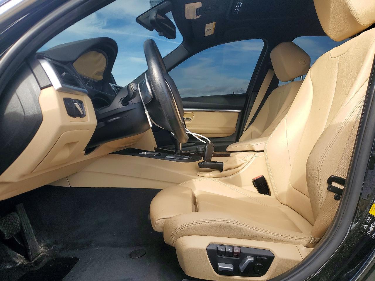 2017 BMW Seria 3 330i - zdjęcie 7