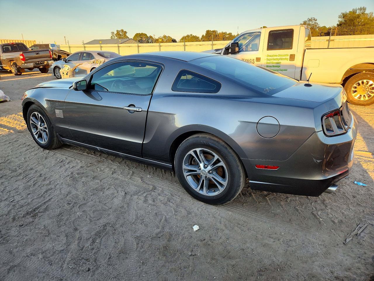 2013 Ford Mustang - zdjęcie 2