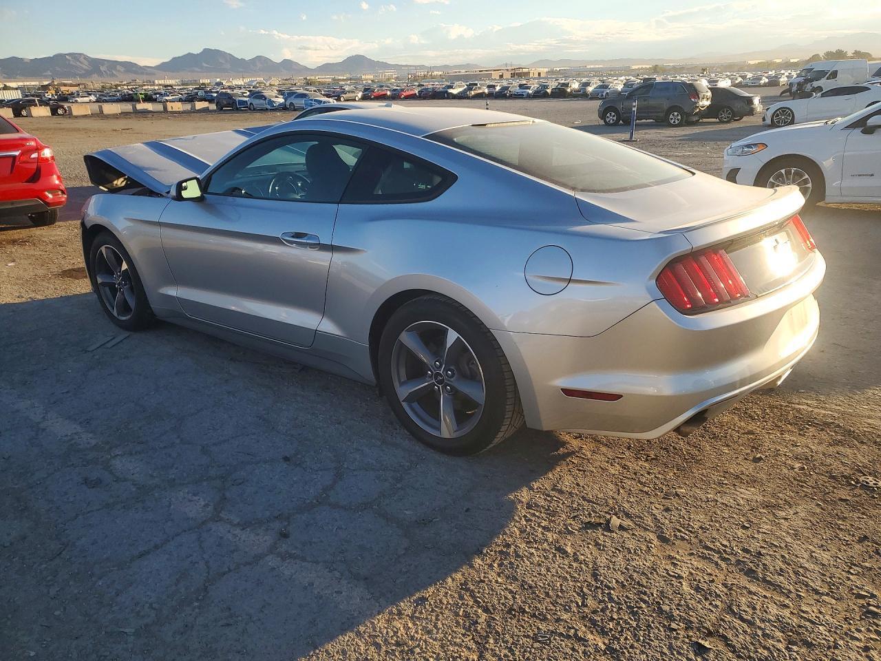 2015 Ford Mustang - zdjęcie 2