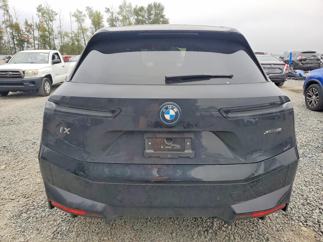 2025 BMW Ix xDrive50 - zdjęcie 6