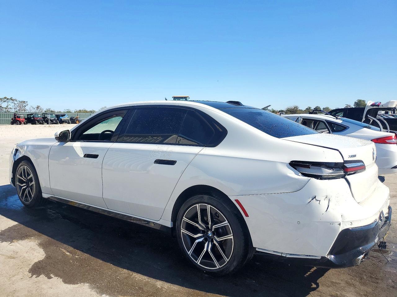 2024 BMW Seria 7 760i - zdjęcie 2
