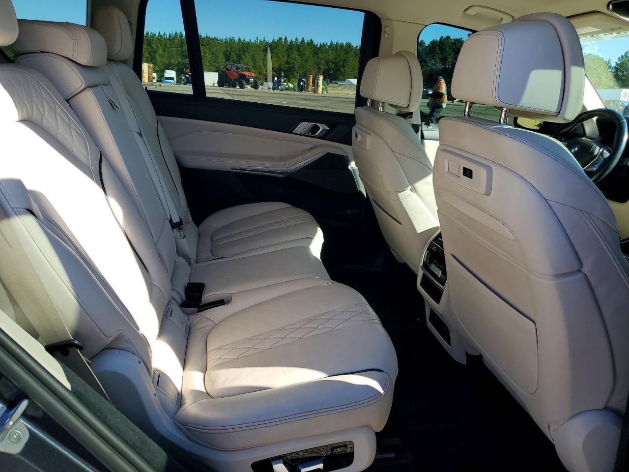 2020 BMW X7 xDrive40I - zdjęcie 11