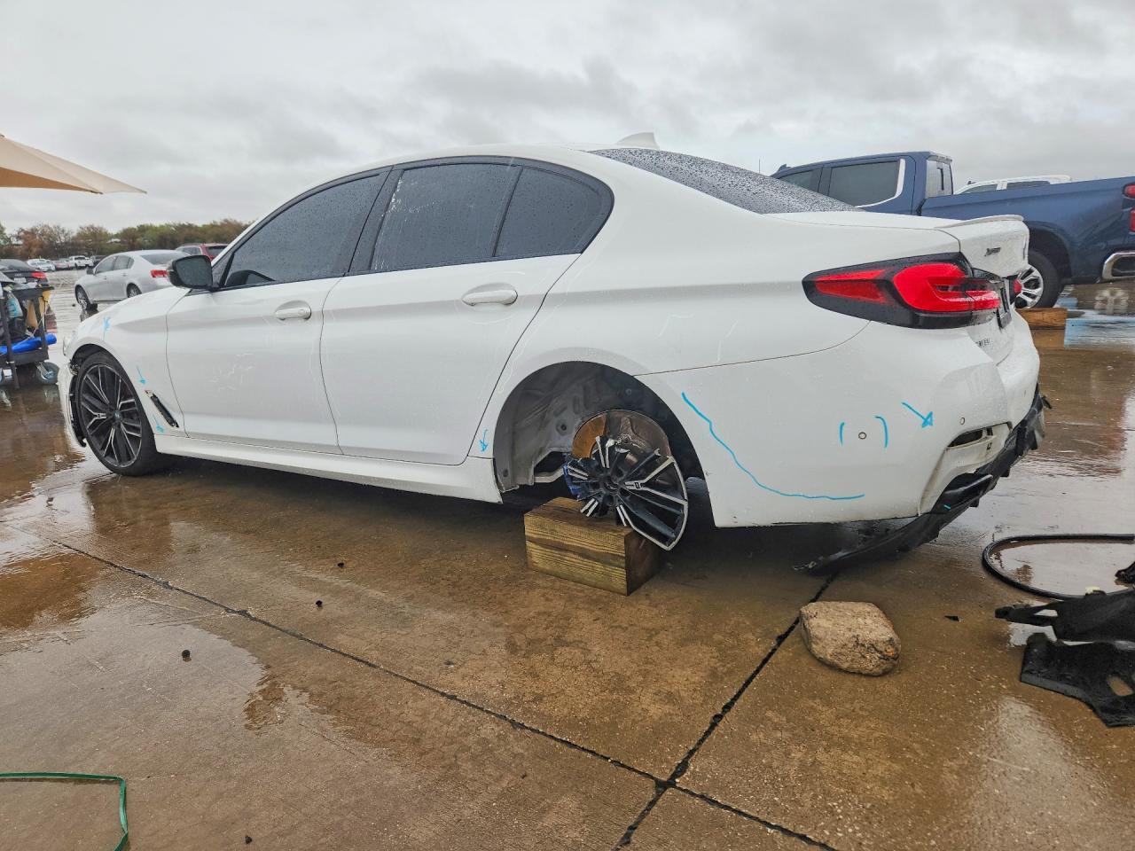2022 BMW Seria 5 M550i - zdjęcie 2