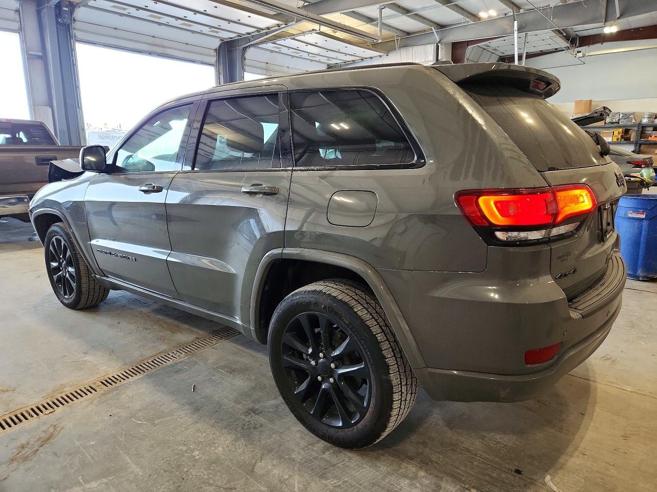2021 Jeep Grand Cherokee Laredo - zdjęcie 2