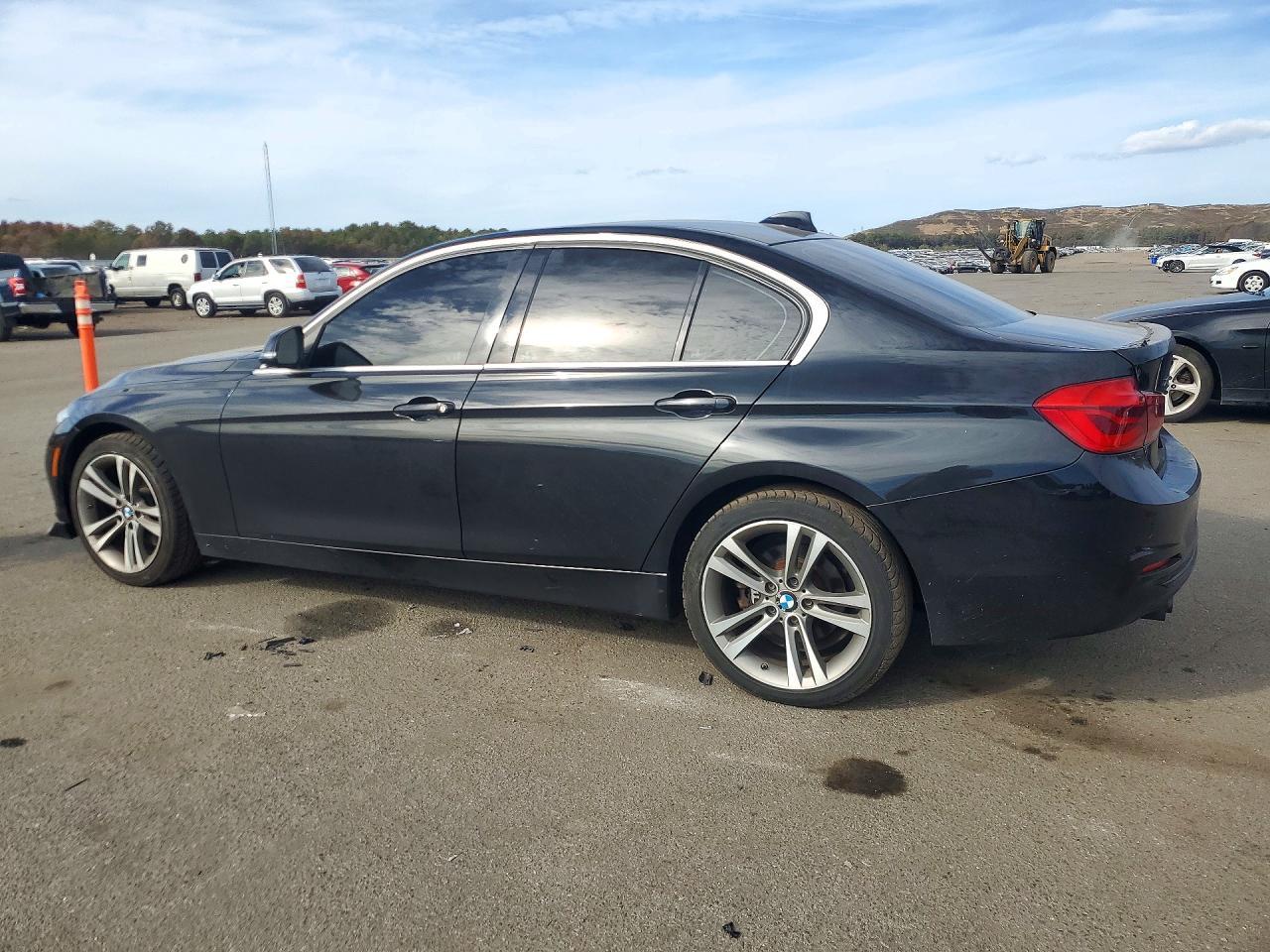 2017 BMW Seria 3 330i - zdjęcie 2