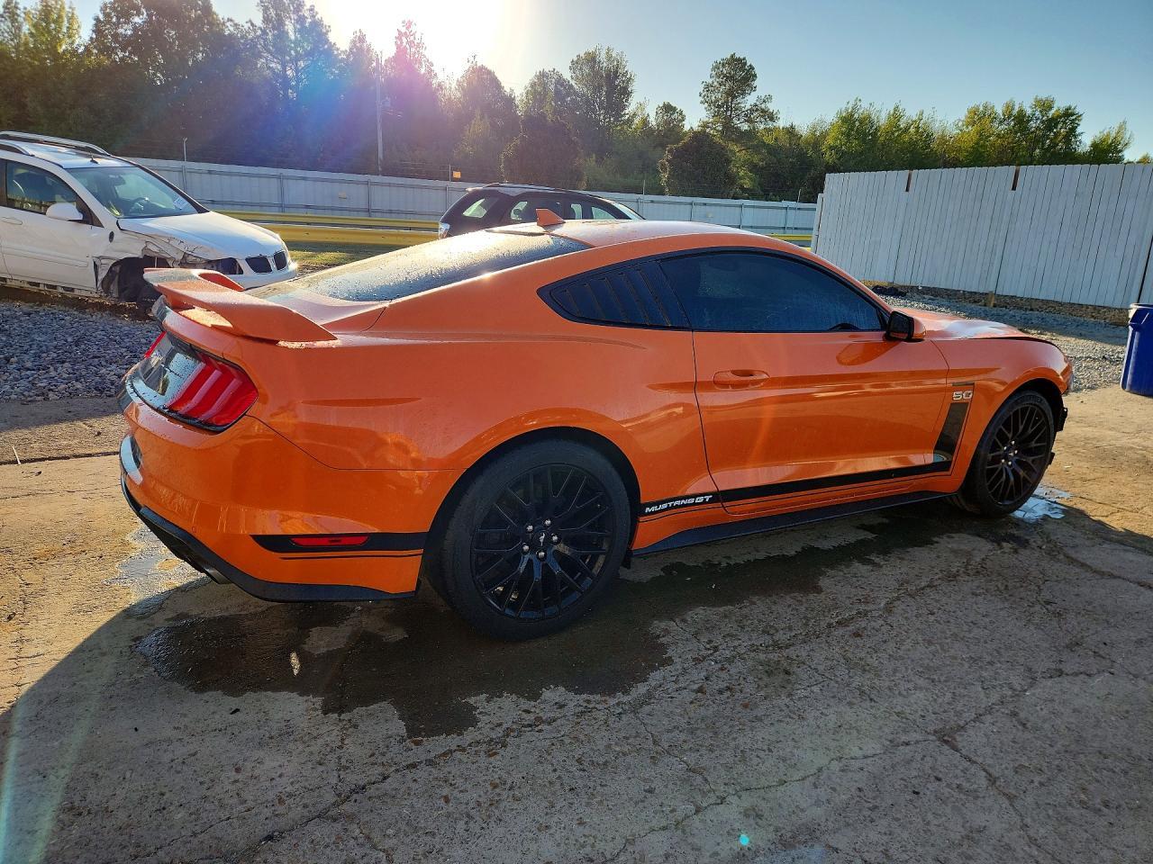 2020 Ford Mustang Gt - zdjęcie 3